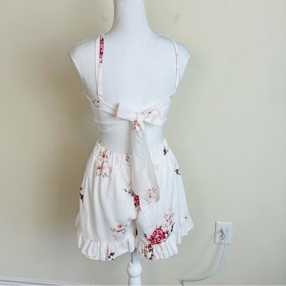 White Floral Crochet Tie Crop Top & Ruffle Shorts Set - Picture 2 of 9
